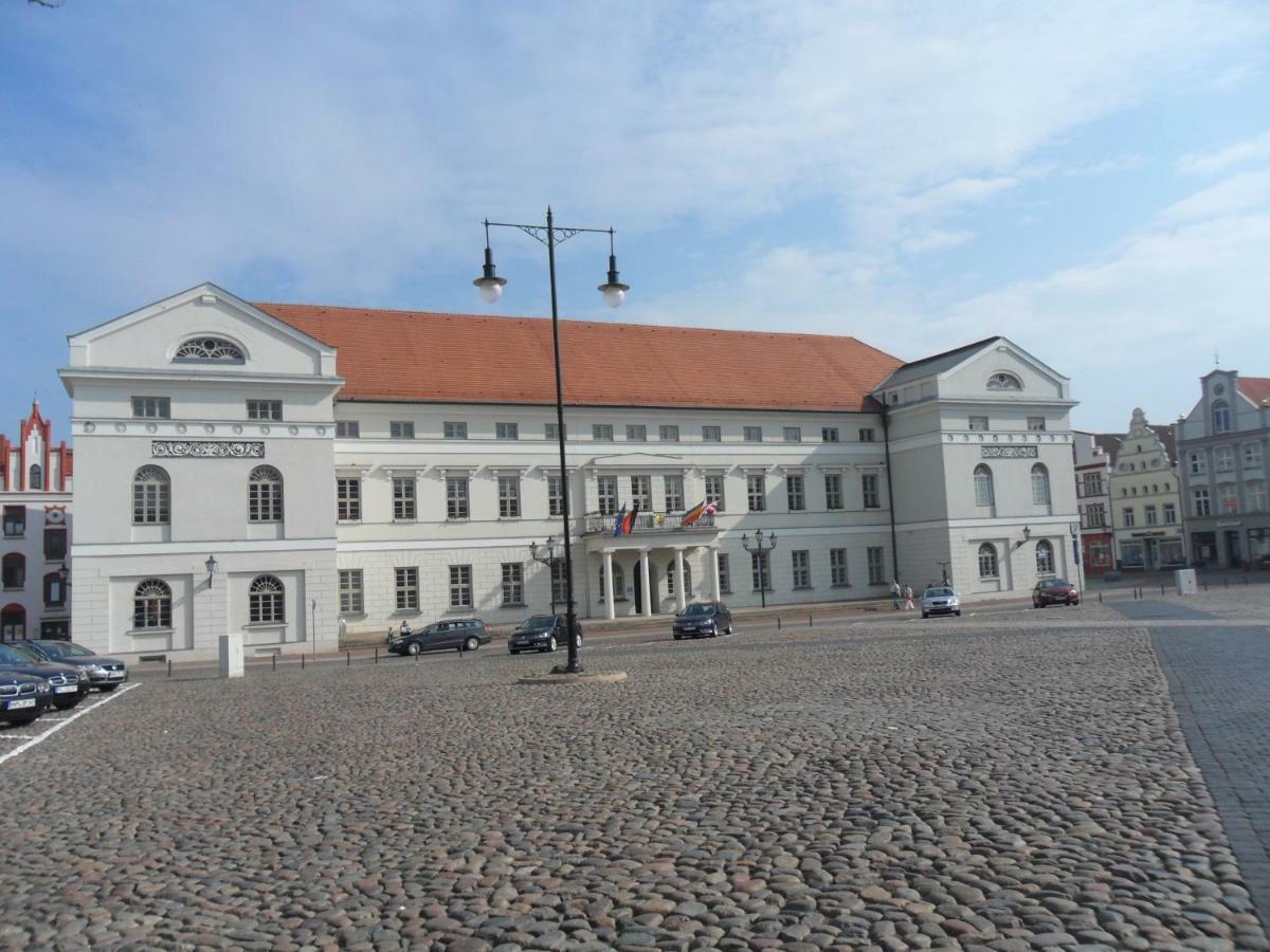 Korner 1 Mit Terrasse & Parkplatz - Abc27 By Abcwismar Apartment Exterior photo